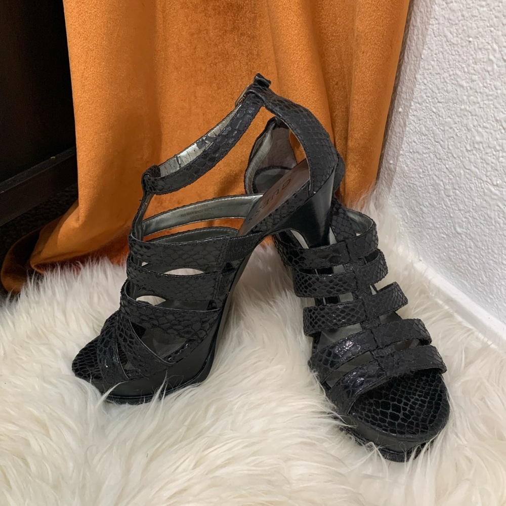 Guess heels - Black shiny snakeskin print